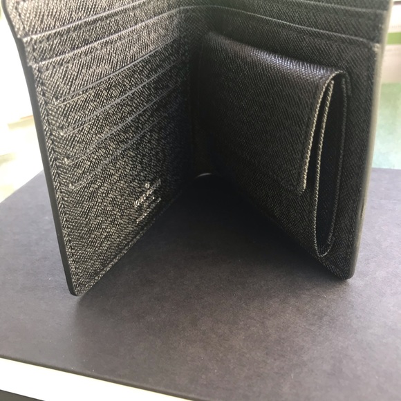 Louis Vuitton Men’s Wallet - Picture 4 of 6